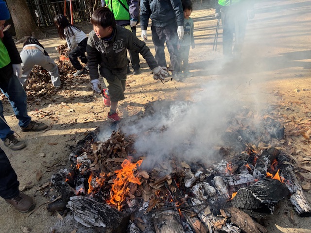 大阪水上隣保館で恒例の『焼き芋大会』を行います 大阪水上隣保館で恒例の『焼き芋大会』を行います