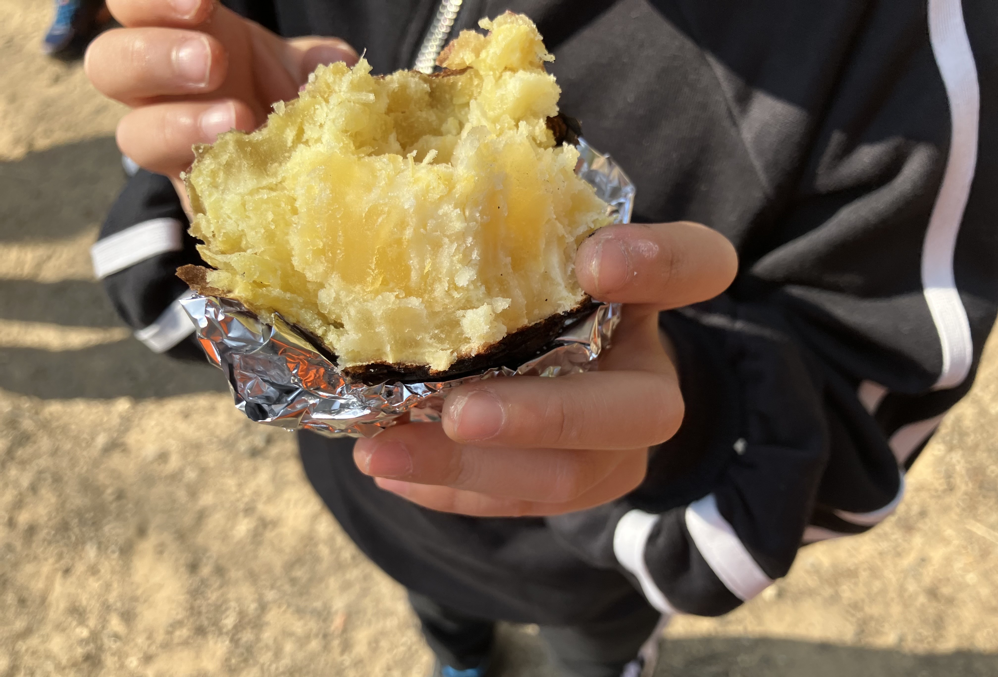 大阪水上隣保館「焼き芋大会」を開催しました! 大阪水上隣保館「焼き芋大会」を開催しました!