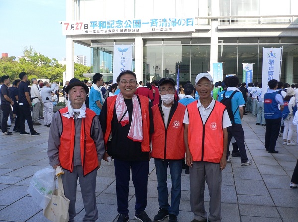 PHP広島友の会は広島平和記念公園一斉清掃に参加しました